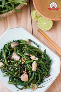 món chay rau muống xào tỏi