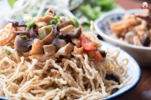 Mon chay mi xao gion ngon mieng