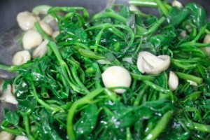 rau muong xao nam