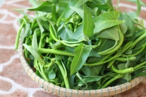 món chay rau muống xào tỏi