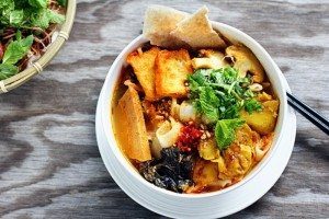 cach nau mon chay mi quang chay ngon tuyet thom phuc huong vi dam da cho ngay ram