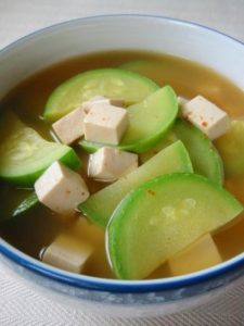 canh nam chay bi ngoi dau hu
