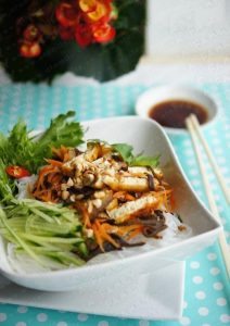 thuong thuc mon chay bun xao chay an voi nuoc tuong