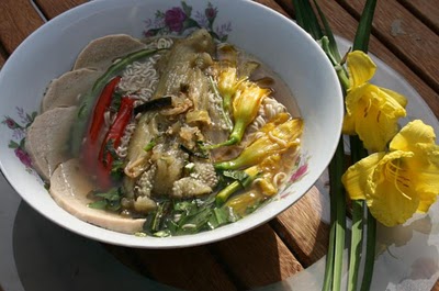 mon chay canh ca tim nuong va hoa lily