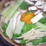 Món chay : Lẩu nấm và rau cải .