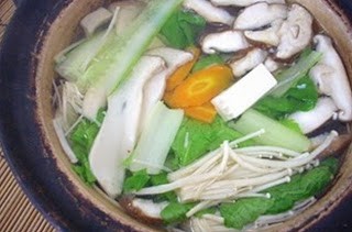 Món chay : Lẩu nấm và rau cải mon chay lau nam va rau cai