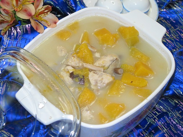 Món chay : Soup gà nấu bí đỏ mon chay soup ga nau bi do
