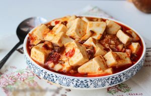 Đậu hũ cay sốt nấm rơm