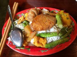 hoi an noi tieng voi cac mon an chay nhu com, bun chay.