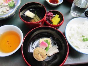 “shojin ryori” la ten goi cua mon an chay trong van hoa am thuc nhat ban.