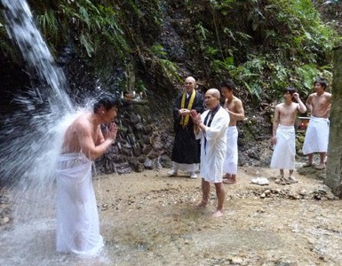 Đi tu để tìm việc di tu de tim viec