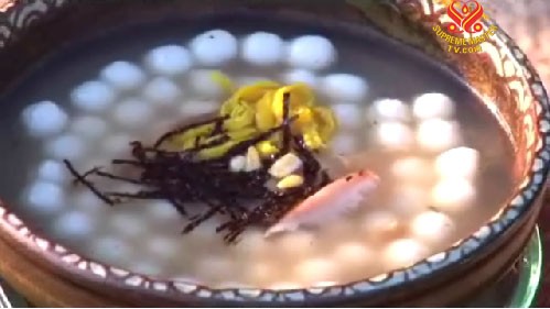 Món chay Ddeokguk (Soup bánh gạo) Mon chay Ddeokguk soup banh gao
